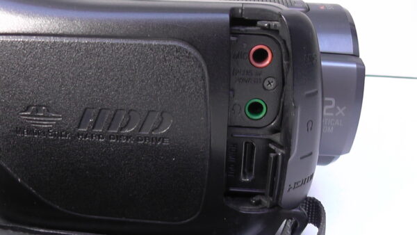 filmadora sony hdr-sr12 usada com anel pequeno multifuncional para controle rápido de ajustes manuais. - Imagem 5