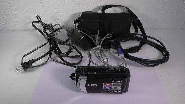 Filmadora sony hdr-cx190 Handycam usada com zoom óptico aproxime-se da ação com clareza total. - Imagem 2