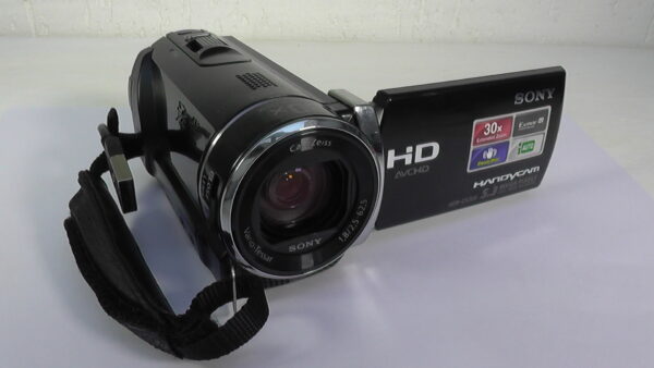 Filmadora sony hdr-cx190 Handycam usada com zoom óptico aproxime-se da ação com clareza total. - Imagem 6