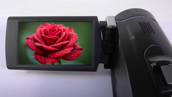Filmadora sony hdr-cx190 Handycam usada com zoom óptico aproxime-se da ação com clareza total. - Imagem 10