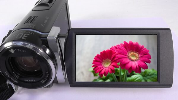 Filmadora sony hdr-cx190 Handycam usada com zoom óptico aproxime-se da ação com clareza total. - Imagem 11
