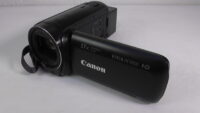 filmadora canon vixia hf-r800 seminova para vídeos de esportes radicais resistente e com alta taxa de quadros (fps).