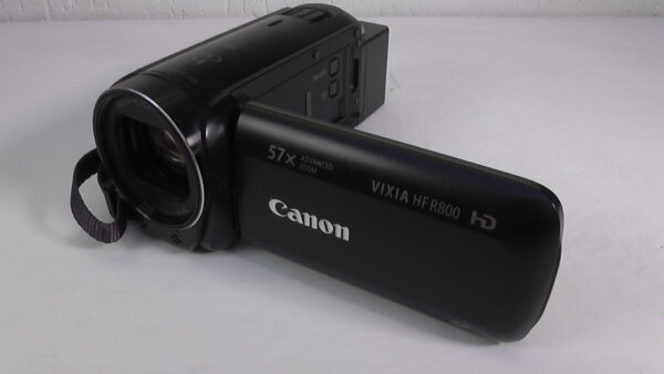 filmadora canon vixia hf-r800 seminova para vídeos de esportes radicais resistente e com alta taxa de quadros (fps).