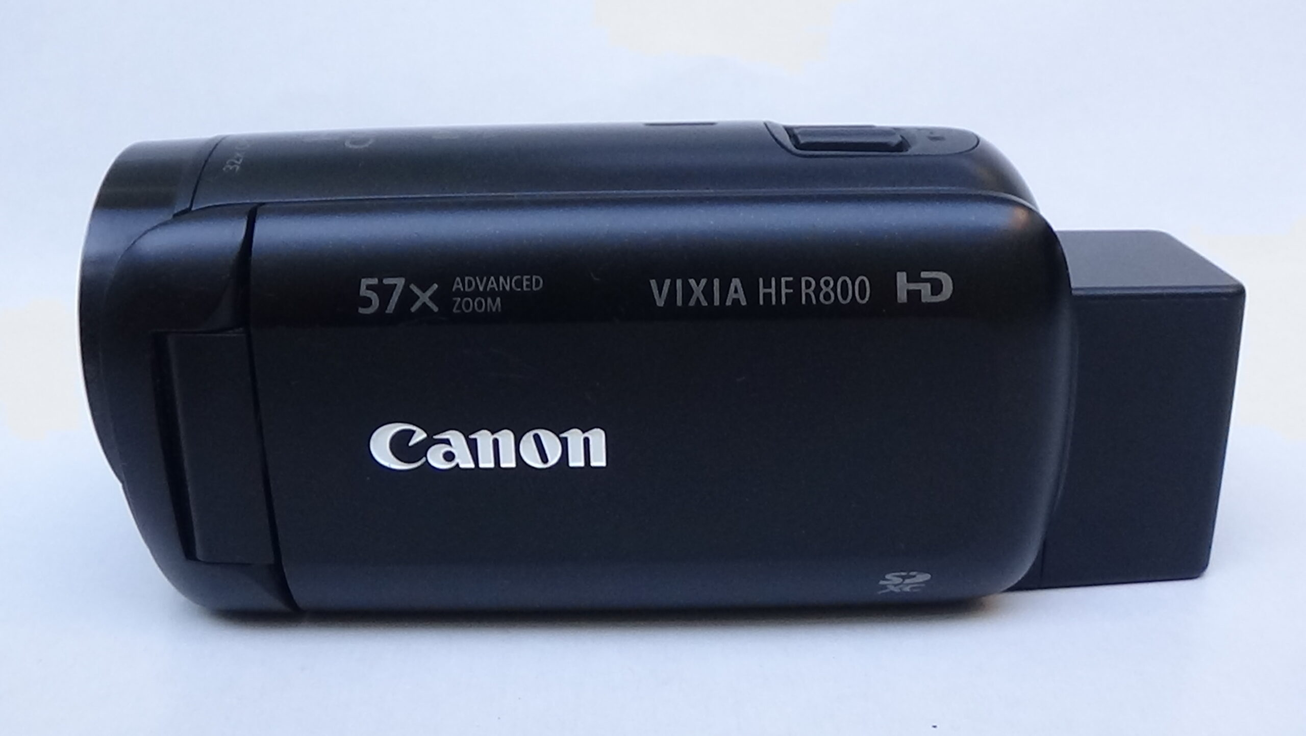 Filmadora canon hf-r800 foco por detecção de face  com design resistente a poeira e umidade - Imagem 4