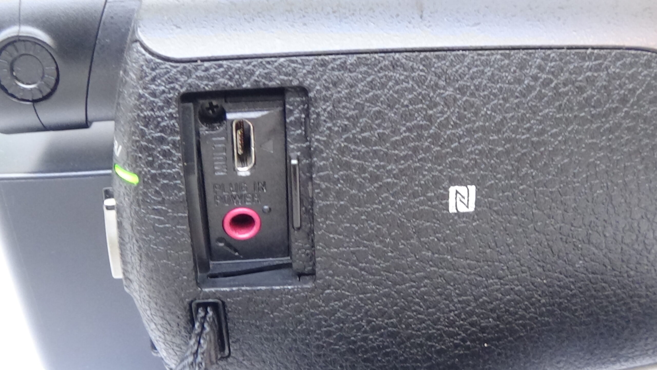 Filmadora sony fdr-fx53 4k para vídeos de bastidores (making of) de produções maiores,  discreta. - Imagem 2