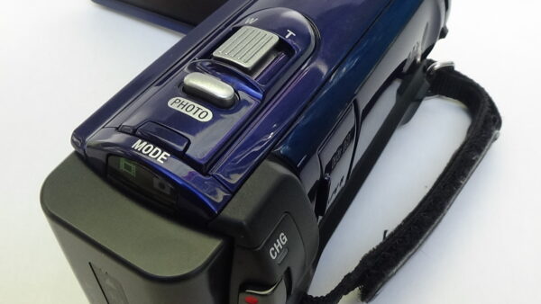 Filmadora sony hdr-cx110 para produção de conteúdo educacional com clareza de áudio e imagem. - Imagem 4