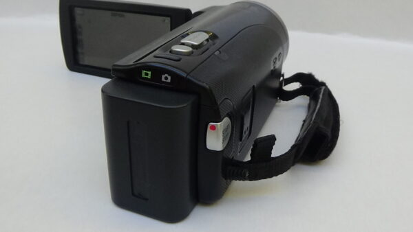 Filmadora sony hdr-cx260 e câmera com rosca para tripé na base para gravações estáveis e planejadas. - Imagem 2