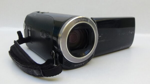 Filmadora sony hdr-cx260 e câmera com rosca para tripé na base para gravações estáveis e planejadas. - Imagem 7