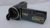 Filmadora sony hdr-cx116 praticidade e imagem de qualidade. ideal para uso pessoal ou semi profissional.