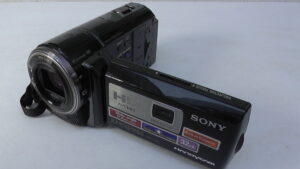 Filmadora sony hdr-pj30 para igreja usada com operação simples e transmissão ao vivo facilitada para o YouTube.