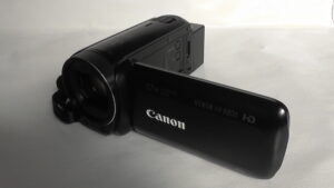 filmadora canon hf-r800 fidelidade de cor e durabilidade. uma marca de confiança no mercado.