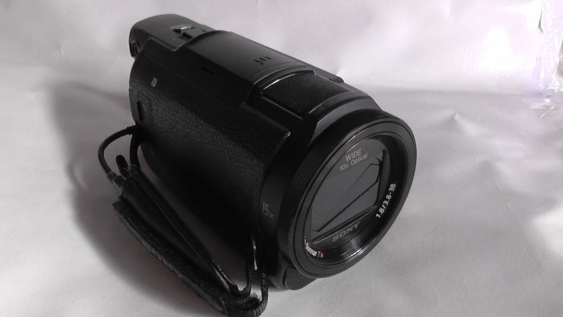 filmadora sony fdr-ax33 4k compacta e discreta para todas as ocasiões. leveza e praticidade. - Imagem 2