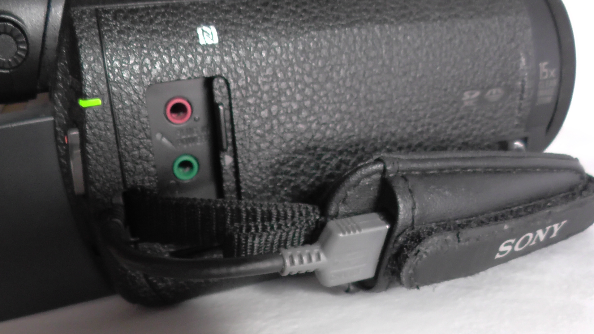 filmadora sony fdr-ax33 4k compacta e discreta para todas as ocasiões. leveza e praticidade. - Imagem 9