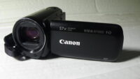 filmadora canon hf-r800 com tela frontal para selfies e vlogs perfeitos para seu dia a dia